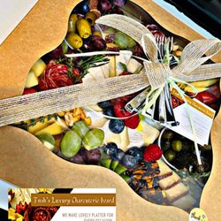 "Charcuterie box" ready for a free delivery... free delivery on first order