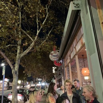 Joy - The long line on a tues night at 7pm - Taiwanese Near Me - Los Angeles, California