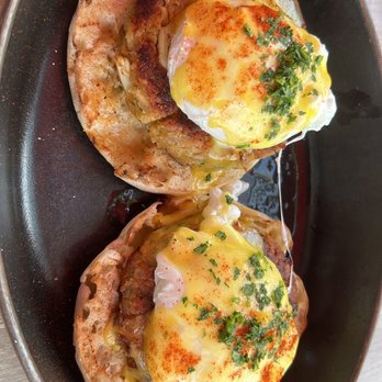 Big Pink - Maryland Crab Cake Benny - Pizza Near Me - Miami Beach, Florida