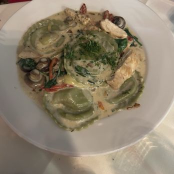 Chef Alfredo’s St George - Florentine ravioli with chicken - Italian Near Me - St. George, Utah Chef Alfredo’s St George - Florentine ravioli with chicken - Italian Near Me - St. George, Utah