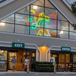 Stew Leonard’s - Paramus Park Mall - Outside