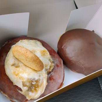SuzyQ Doughnuts St. Laurent - Banana Cream $6 and Brampton Cream $5 - Donuts Near Me - Ottawa, Ontario SuzyQ Doughnuts St. Laurent - Banana Cream $6 and Brampton Cream $5 - Donuts Near Me - Ottawa, Ontario