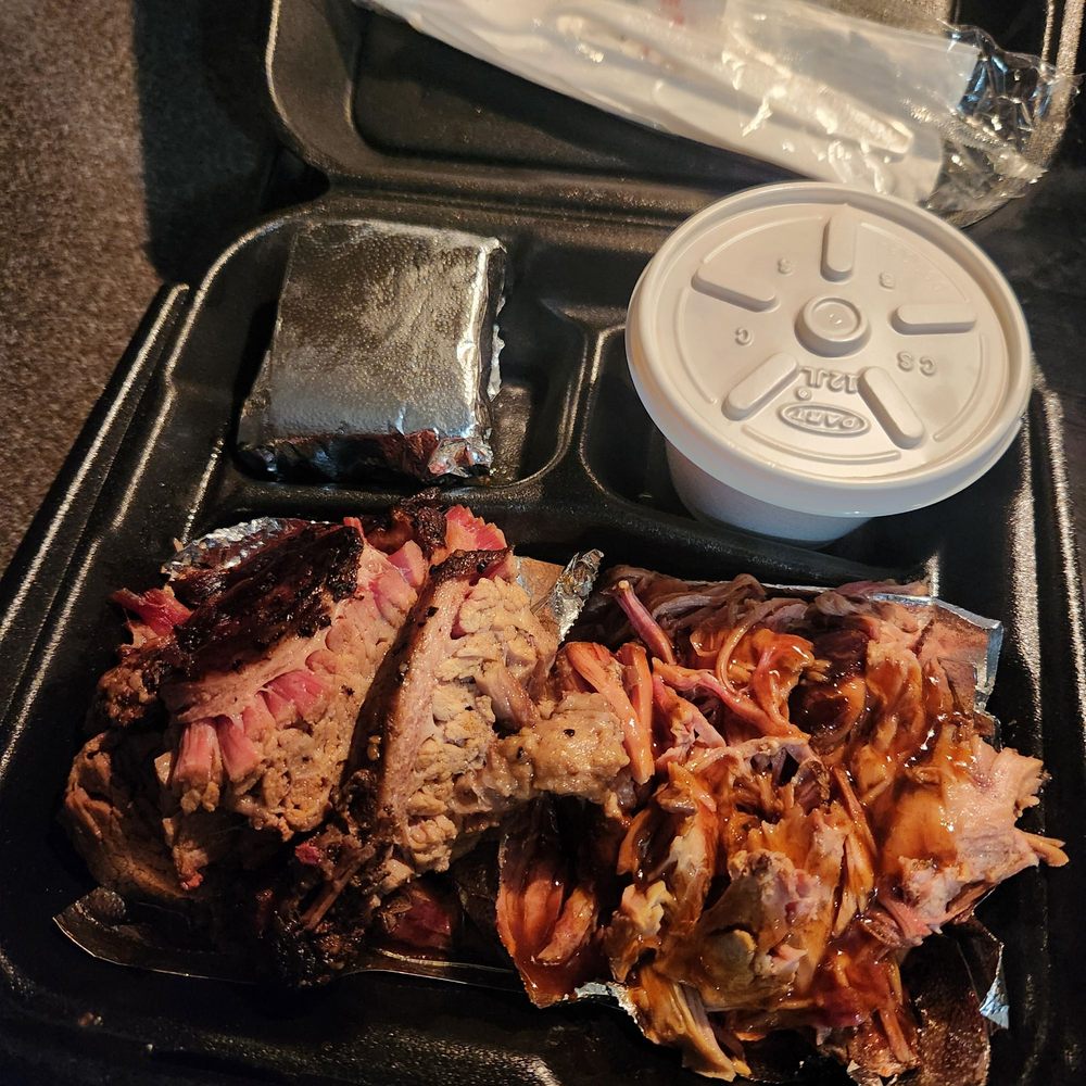 Thomas' Smokey Pit Stop