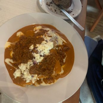 La Ciudad de los Almuerzos - Enfrijoladas con chorizo, queso y crema. El favorito de todos. - Mexican Near Me - Zapopan, JAL