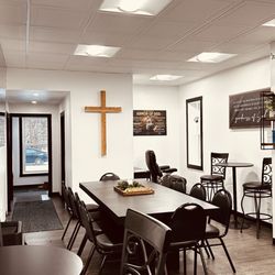Zoom Cafe - Spacious room!!
