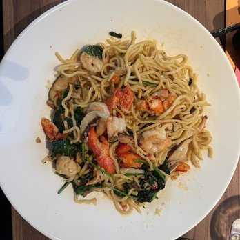 Yard House - Lobster Garlic Noodles - New American Near Me - Sarasota, Florida Yard House - Lobster Garlic Noodles - New American Near Me - Sarasota, Florida