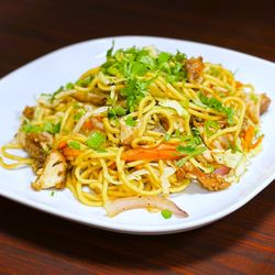 Everest Momo & Pizza - Chowmein