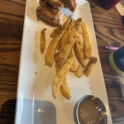 State & Main Kitchen & Bar - Chicken fingers & fries (adult)