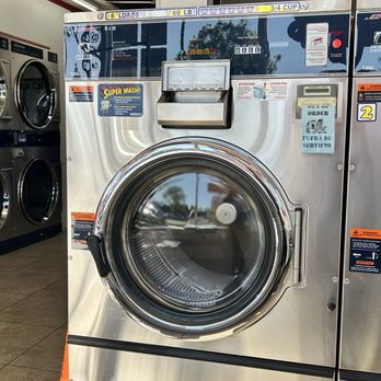 Coin Less Laundry - Large capacity washers and dryers, spotlessly cleaned and many available. - Laundromat Near Me - Santa Ana, California Coin Less Laundry - Large capacity washers and dryers, spotlessly cleaned and many available. - Laundromat Near Me - Santa Ana, California