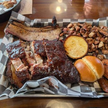 Melvin’s at Riverside - Smoke Lick Platter - Southern Near Me - Fayetteville, North Carolina
