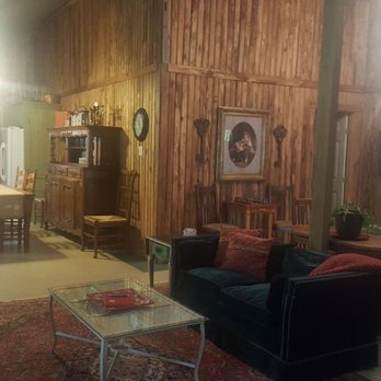 The Caroline House - This is the barn that has been turned into a comfy family cottage. 3 bedrooms in this place - Bed & Breakfast Near Me - Montgomery, Texas The Caroline House - This is the barn that has been turned into a comfy family cottage. 3 bedrooms in this place - Bed & Breakfast Near Me - Montgomery, Texas