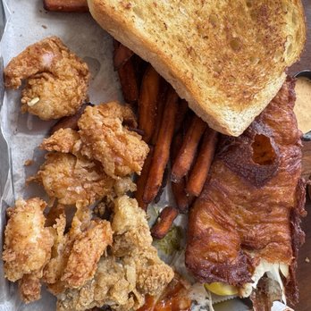 Cadillac Cove - Dinner player with shrimp  Oyster  and fish  all fried with sweet potatoes, toast and coleslaw - Barbeque Near Me - Satellite Beach, Florida