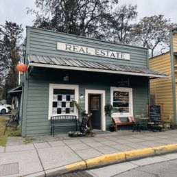 Honey Lily Boutique Exterior