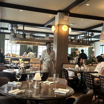 The Henry - Looking toward the bar and front of the restaurant from our table. - New American Near Me - Wilmette, Illinois The Henry - Looking toward the bar and front of the restaurant from our table. - New American Near Me - Wilmette, Illinois