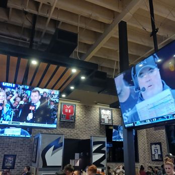 Buffalo Wild Wings - Chicken Wings Near Me - Montclair, California