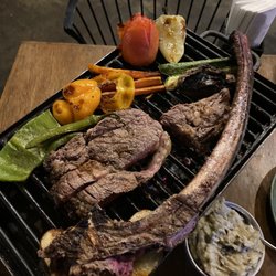 Chamuyo - Tomahawk with grilled vegetables and mashed potatoes