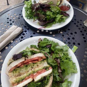 Urth Caffé-Pasadena - Cafes Near Me - Pasadena, California
