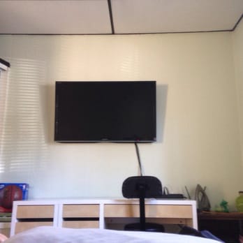 Installation King - Tustin - Tv on bedroom wall - Home Theatre Installation Near Me Installation King - Tustin - Tv on bedroom wall - Home Theatre Installation Near Me