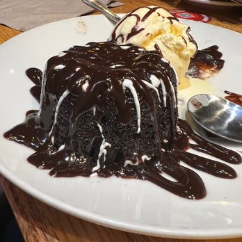 Applebee's Grill + Bar - Triple Chocolate Meltdown - American Near Me - Brentwood, New York Applebee's Grill + Bar - Triple Chocolate Meltdown - American Near Me - Brentwood, New York