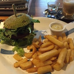 Zilte Zoen - Vegetarian burger is really nice here!