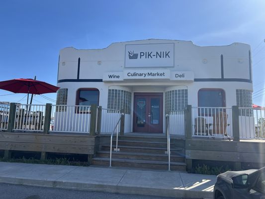 PIK-NIK Deli + Wine Bar by null