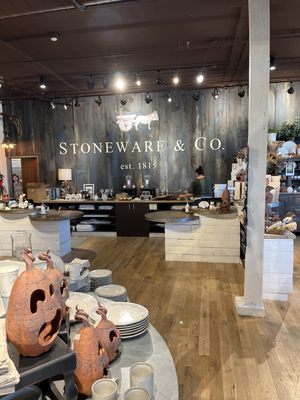 Stoneware & Co. by null