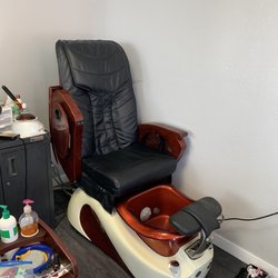 Styles On Main - Pedicure massage chair