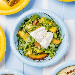 Sunny Side Up Aussie Bites - PEACH + BURRATA CAPRESE
heirloom tomatoes, peaches + arugula