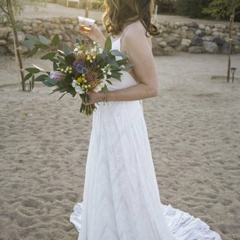 Flora Pop - Bridal floral by Flora Pop Photo by @jorgenovarjr - Wedding Chapels Near Me Flora Pop - Bridal floral by Flora Pop Photo by @jorgenovarjr - Wedding Chapels Near Me