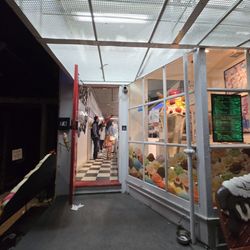 Lic's Ice Cream - View from the entrance