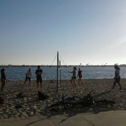 Epic Day Tours - Epic Day Tours: Social beach volleyball in Pacific Beach