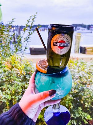 Fishbones Bar & Grille by null