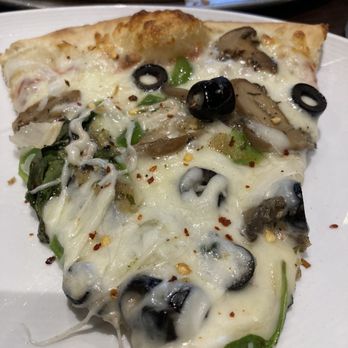 Samooni Italian Restaurant - Delicious veggie pizza - Italian Near Me - Knightdale, North Carolina