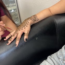 Sweetie Eyebrow Threading & Henna Art - Henna