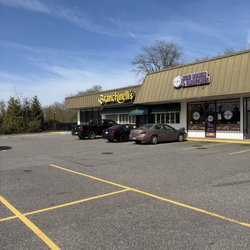 Branchinelli's Pizza & Restaurant - Exterior.