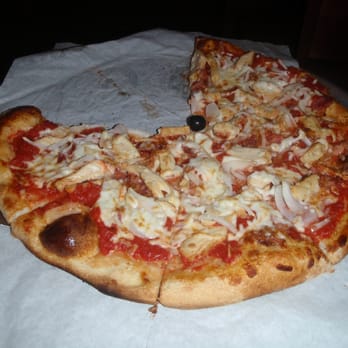 Bertucci's Italian Restaurant - Pizza with mozzarella, chicken, bacon, and onions - Italian Near Me - Braintree, Massachusetts