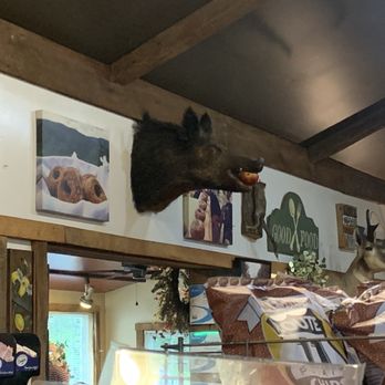 The Apple House - Inside restaurant - American Near Me - Linden, Virginia