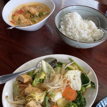 Surina Thai - Shrimp Curry and Veggie and Tofu dish with white rice - Thai Near Me - Chamblee, Georgia Surina Thai - Shrimp Curry and Veggie and Tofu dish with white rice - Thai Near Me - Chamblee, Georgia