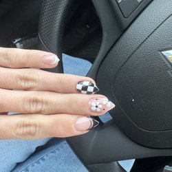 Lovelily Nail Bar - These photos are of my most recent nails done by Lena