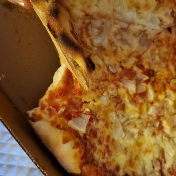 Arcaro's The Next Generation - The pizza wasn't cut all the way through - Pizza Near Me - Pittston, Pennsylvania