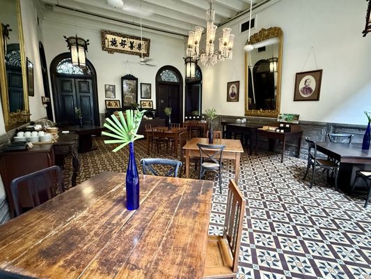 Cheong Fatt Tze, The Blue Mansion by null