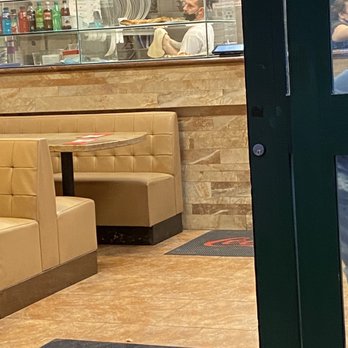 Stromboli Pizza - Pizza guy not wearing mask correctly. - Pizza Near Me - Plantation, Florida Stromboli Pizza - Pizza guy not wearing mask correctly. - Pizza Near Me - Plantation, Florida