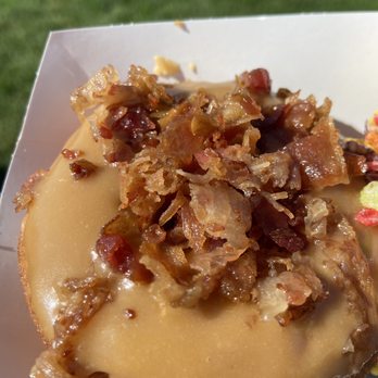 Ohanalulu - Maple bacon donut - Donuts Near Me - Fishers, Indiana