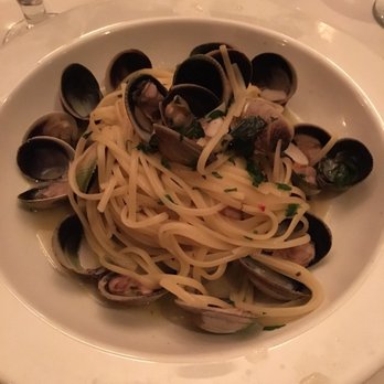 Bottega Restaurant - Linguini Alla Vongolei - Italian Near Me - New York, New York Bottega Restaurant - Linguini Alla Vongolei - Italian Near Me - New York, New York