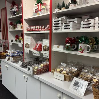 Pandolfi's Fine Chocolates - Chocolatiers & Shops Near Me - Bellingham, Massachusetts