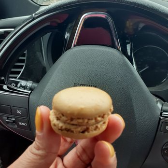 Tres Belle Cakes - Tiramisu macaron - Desserts Near Me - Cincinnati, Ohio