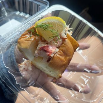 Feast - Petite Lobster Roll - Hawaiian Near Me - Honolulu, Hawaii