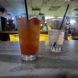 Westside Les' - Nice neighborhood bar. Good chill vibes, nice place to watch sports and drink!