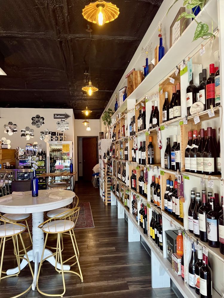 PETALS WINE BAR Updated April 2024 53 Photos 160 Tazewell St