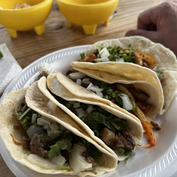 Taqueria Hugo - Left is Suadero tacos right is carnitas - Street Vendors Near Me - Austin, Texas